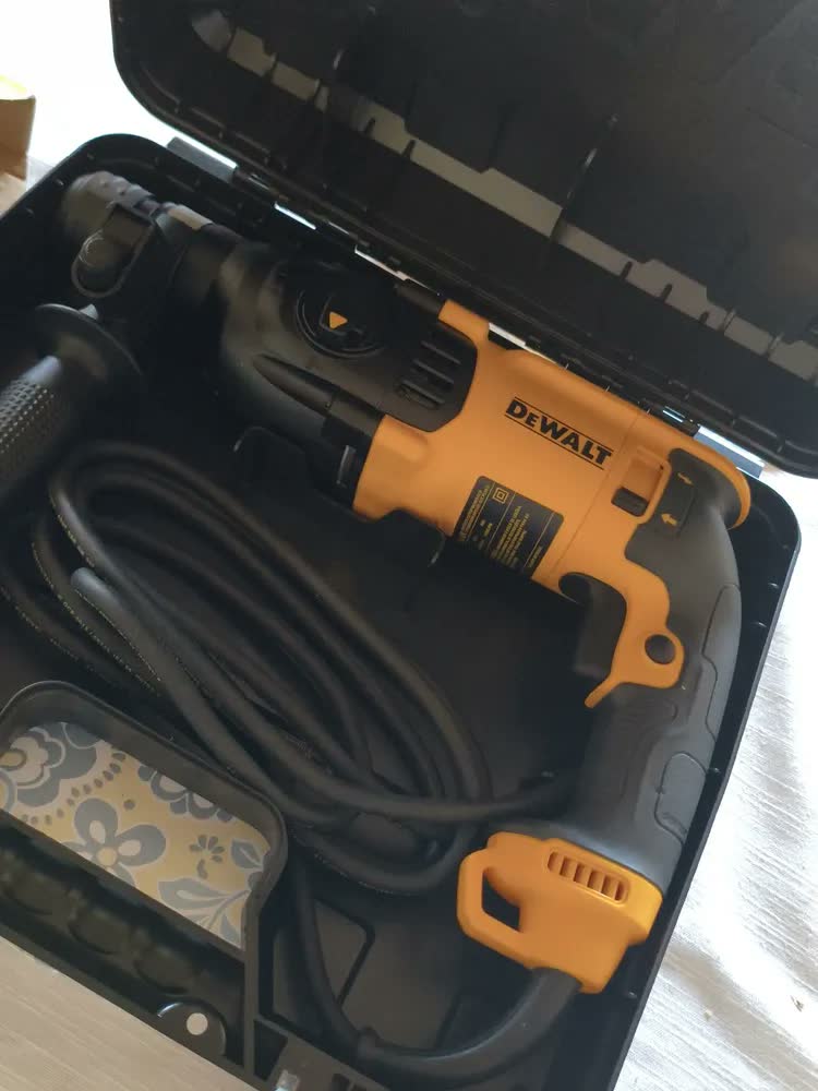 foto de Martelete Furadeira Impacto 800w Dewalt D25133k
