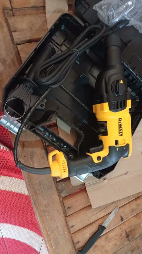 foto de Martelete Furadeira Impacto 800w Dewalt D25133k