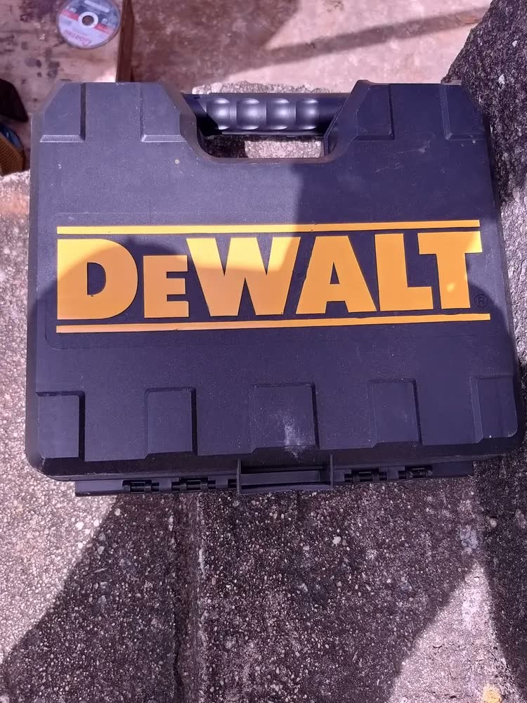 foto de Martelete Furadeira Impacto 800w Dewalt D25133k