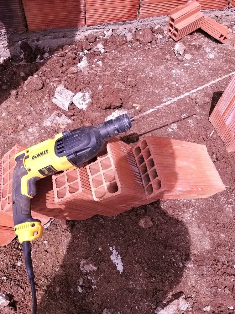 foto de Martelete Furadeira Impacto 800w Dewalt D25133k