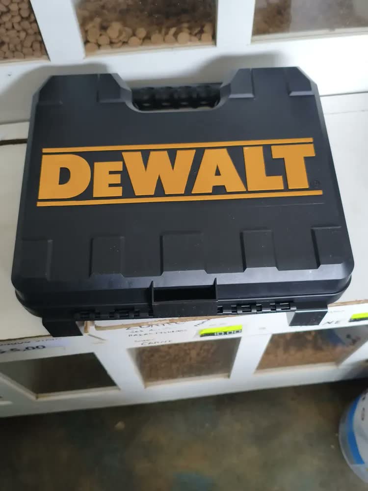 foto de Martelete Furadeira Impacto 800w Dewalt D25133k