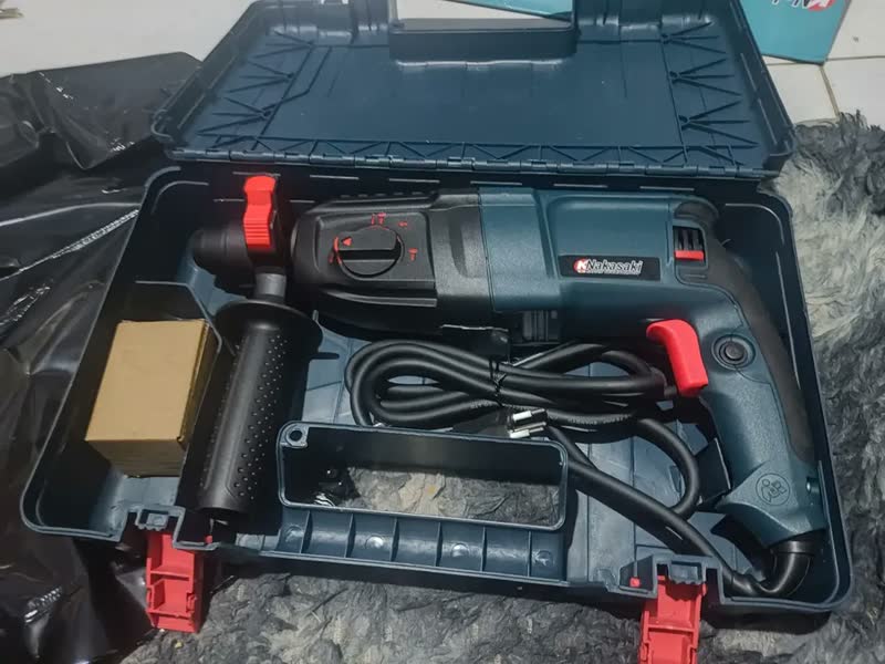 foto de Martelete Rompedor 960w Furadeira Impacto Reversível 26mm Sds Plus Com Maleta E Acessorios