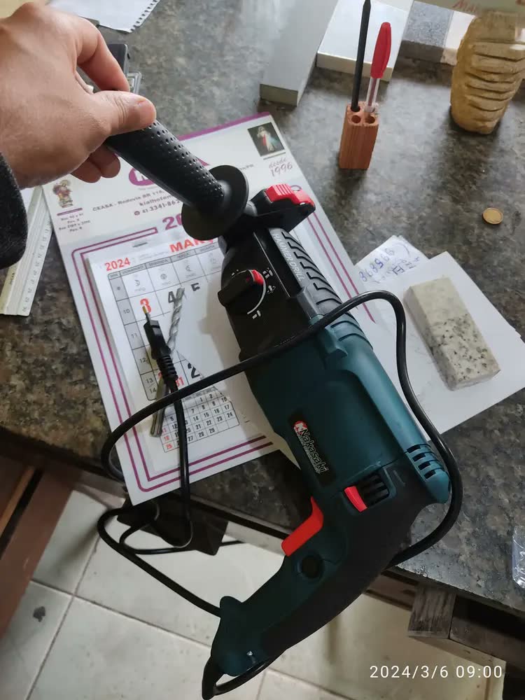 foto de Martelete Rompedor 960w Furadeira Impacto Reversível 26mm Sds Plus Com Maleta E Acessorios
