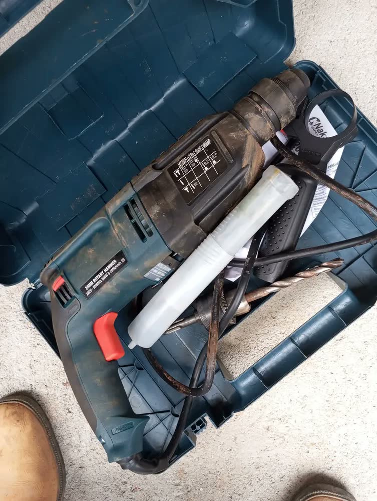 foto de Martelete Rompedor 960w Furadeira Impacto Reversível 26mm Sds Plus Com Maleta E Acessorios