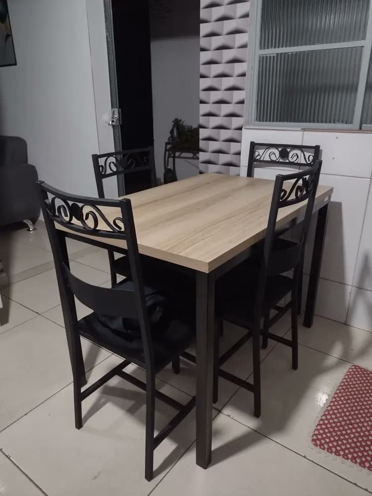 foto de Mesa Cozinha Jantar Flex Tubo Preto Fosco Tampo Madeira 1,10M x 0,72M