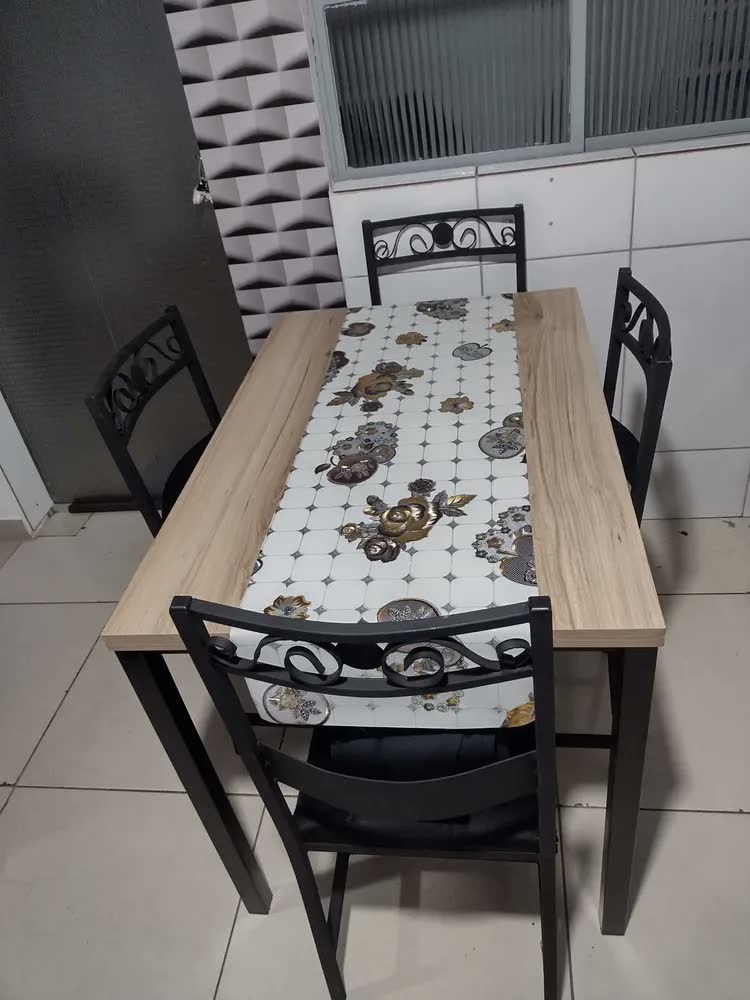 foto de Mesa Cozinha Jantar Flex Tubo Preto Fosco Tampo Madeira 1,10M x 0,72M