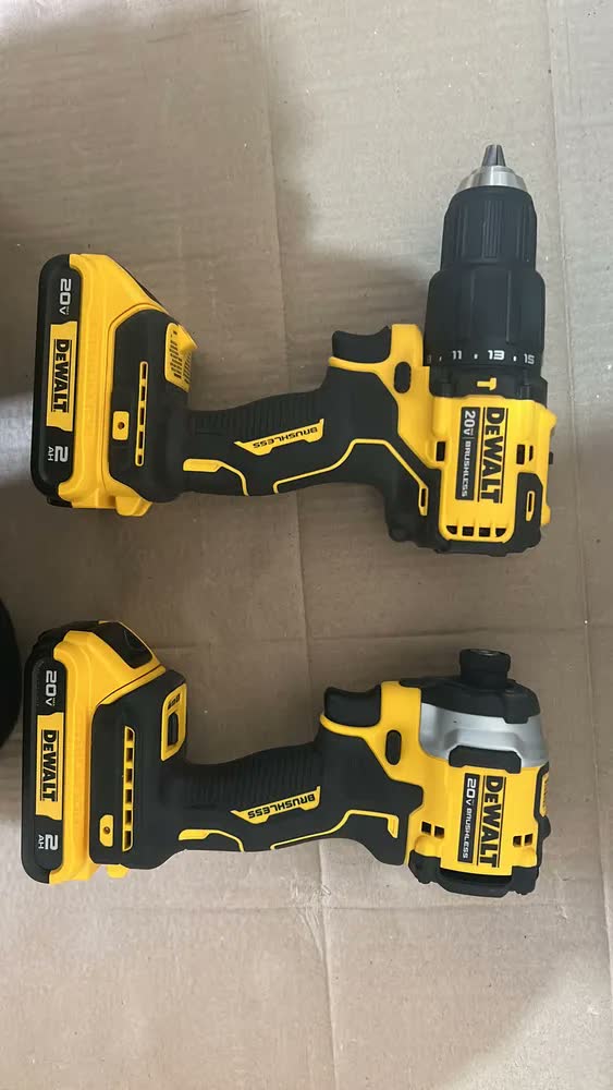 foto de Parafusadeira e Furadeira com Impacto 13mm Dewalt Modelo DCD709D2 2 Baterias 1 Carregador