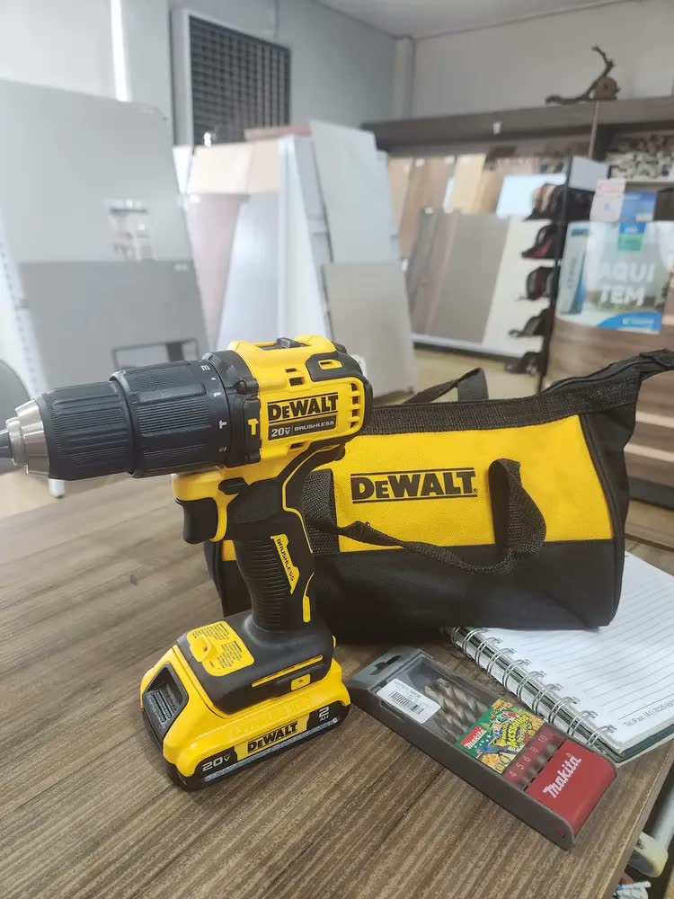 foto de Parafusadeira e Furadeira com Impacto 13mm Dewalt Modelo DCD709D2 2 Baterias 1 Carregador