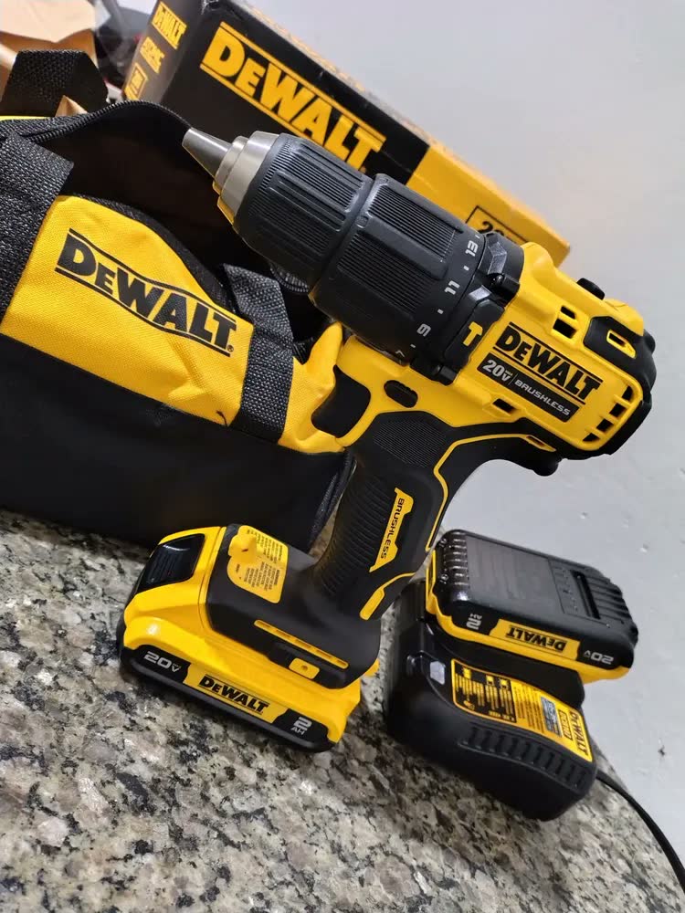 foto de Parafusadeira e Furadeira com Impacto 13mm Dewalt Modelo DCD709D2 2 Baterias 1 Carregador