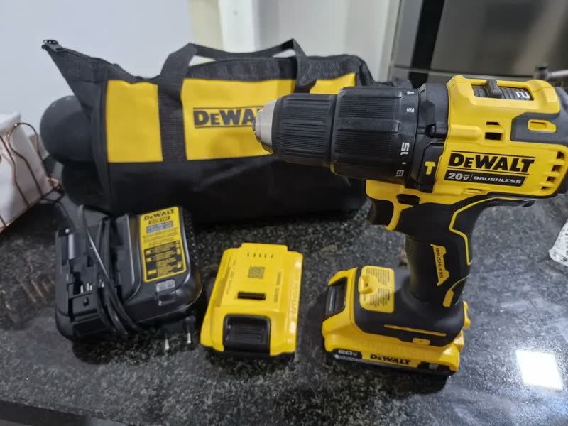foto de Parafusadeira e Furadeira com Impacto 13mm Dewalt Modelo DCD709D2 2 Baterias 1 Carregador