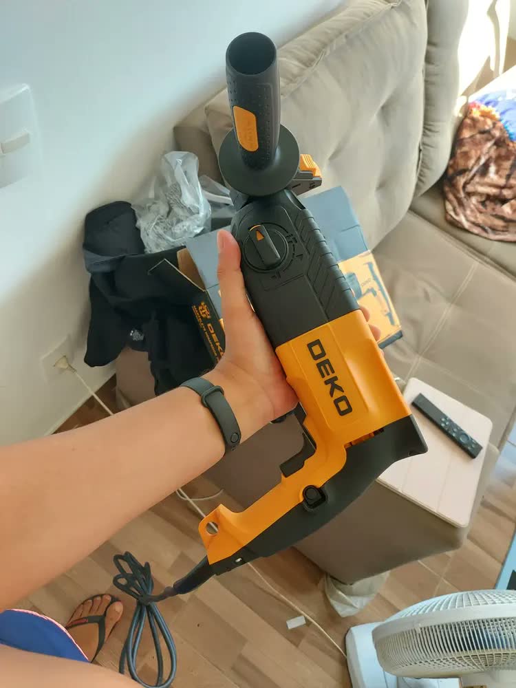 foto de Martelete Furadeira Rompedor Deko Profissional SDS Plus 700W 2.4J