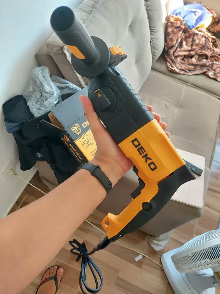 foto de Martelete Furadeira Rompedor Deko Profissional SDS Plus 700W 2.4J