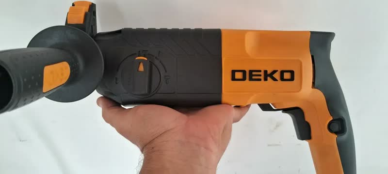 foto de Martelete Furadeira Rompedor Deko Profissional SDS Plus 700W 2.4J