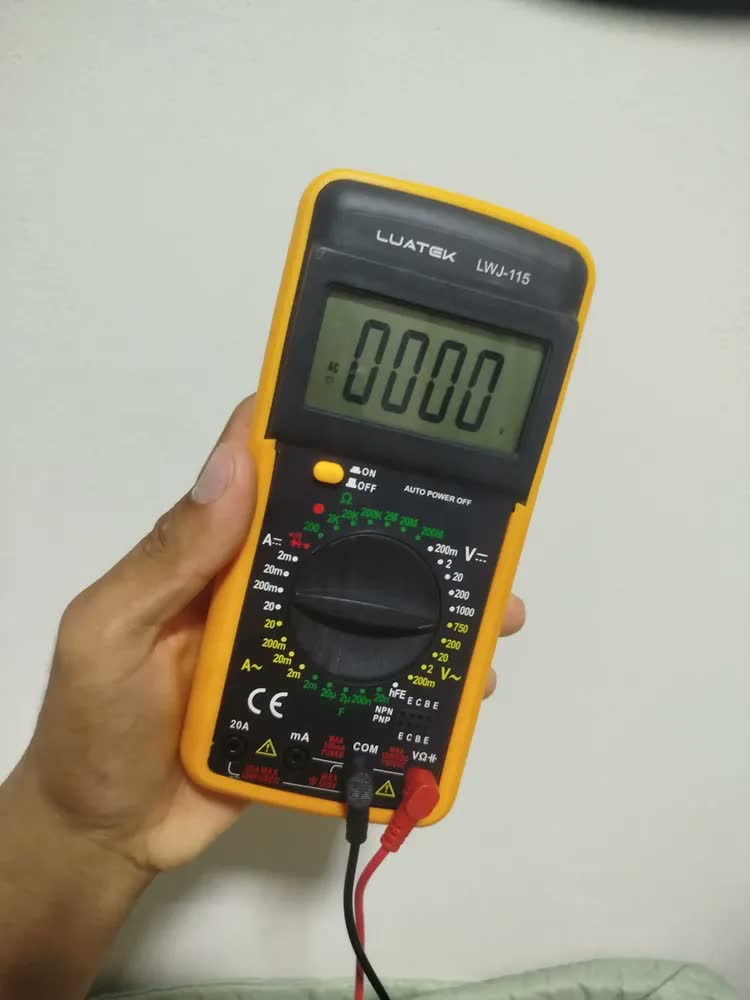 foto de Multímetro Digital Automotivo LWJ-115 Capacímetro Bateria 9V Display LCD