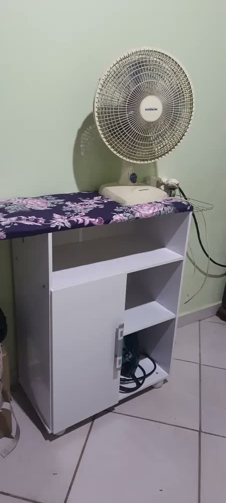 foto de Tabua de Passar Roupa Com Organizador Porta E Prateleiras Cor Branco