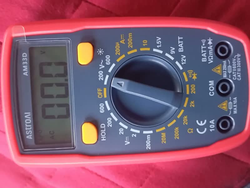 foto de Multímetro digital AstroAI 2000 com voltímetro para CC e CA e ohmímetro,voltímetro e amperímetro;mede tensão,corrente,resistência,continuidade e diodo