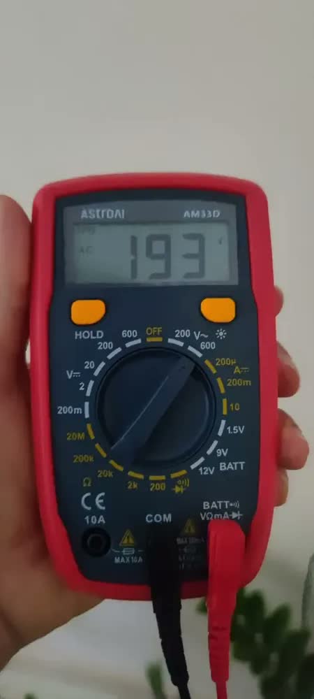foto de Multímetro digital AstroAI 2000 com voltímetro para CC e CA e ohmímetro,voltímetro e amperímetro;mede tensão,corrente,resistência,continuidade e diodo