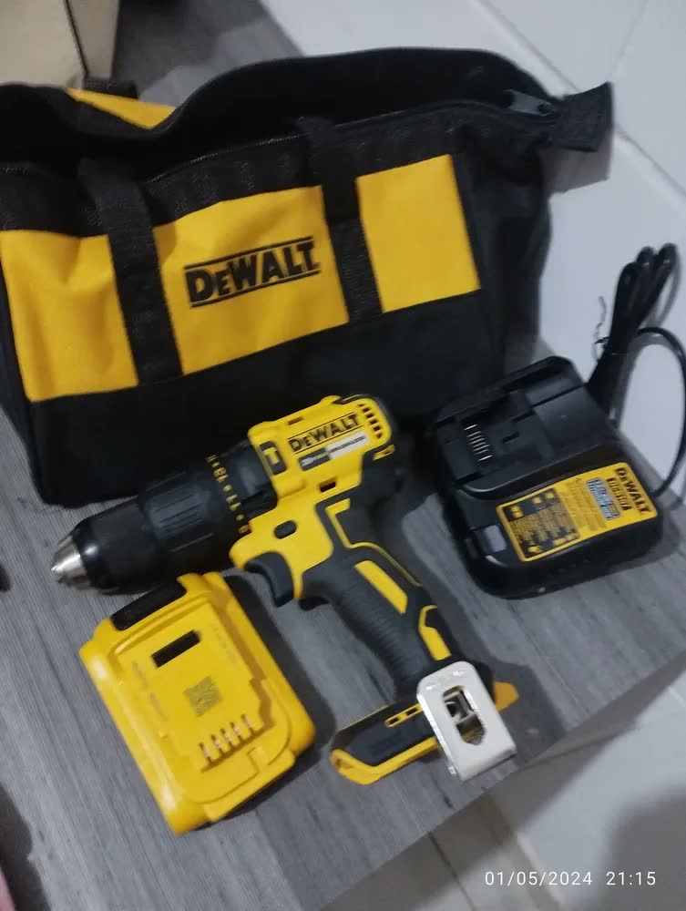 foto de DeWalt Furadeira e Parafusadeira de Impacto DCD7781D1 com Acessórios