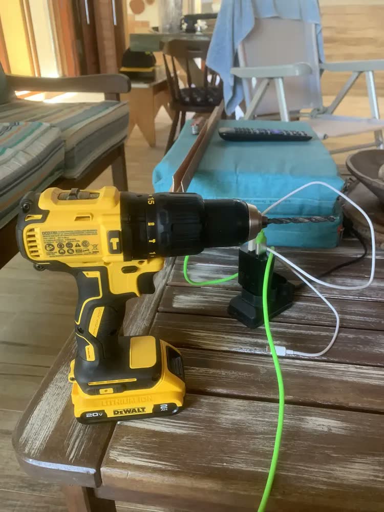 foto de DeWalt Furadeira e Parafusadeira de Impacto DCD7781D1 com Acessórios