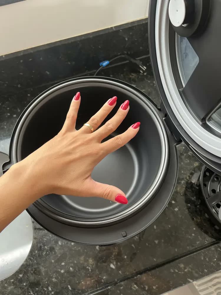 foto de Panela Elétrica Electrolux vapor arroz capacidade 3,5L 10 Xícaras 2 em 1 timer panela removível antiaderente tampa com visor transparente ERC30 preto por Rita Lobo​