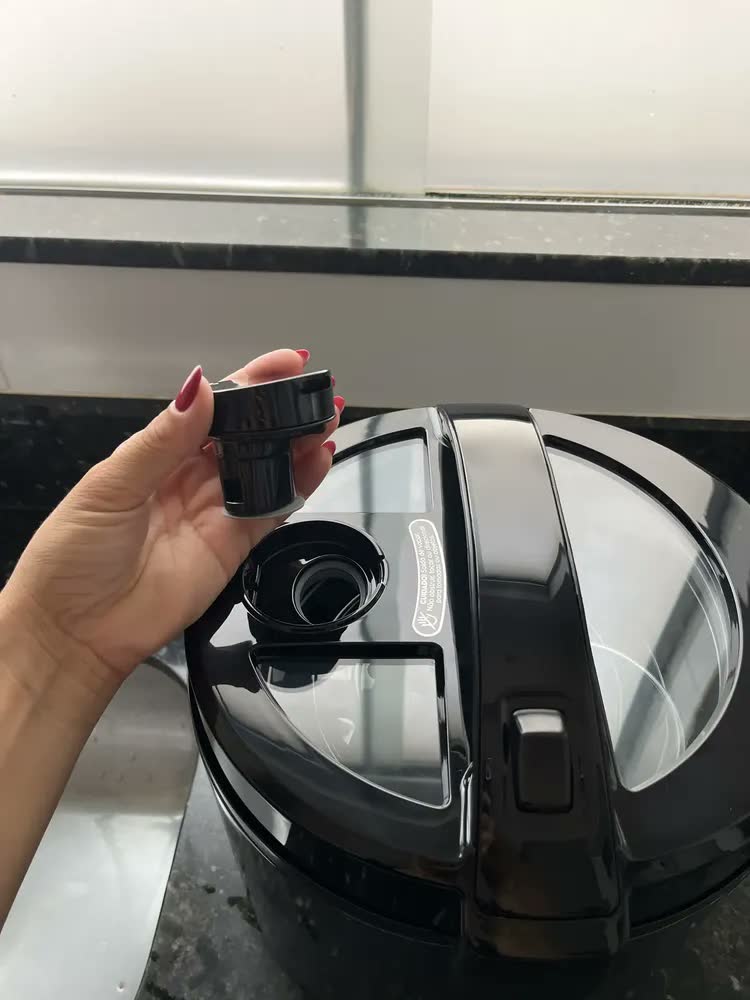 foto de Panela Elétrica Electrolux vapor arroz capacidade 3,5L 10 Xícaras 2 em 1 timer panela removível antiaderente tampa com visor transparente ERC30 preto por Rita Lobo​