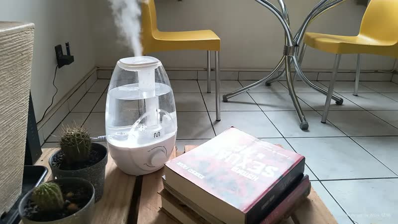 foto de Umidificador De Ar Clear Tank 2,1L Bivolt Com Aromaterapia Saída Dupla Névoa Silenciosa Cobertura de Até 35m² - HC210