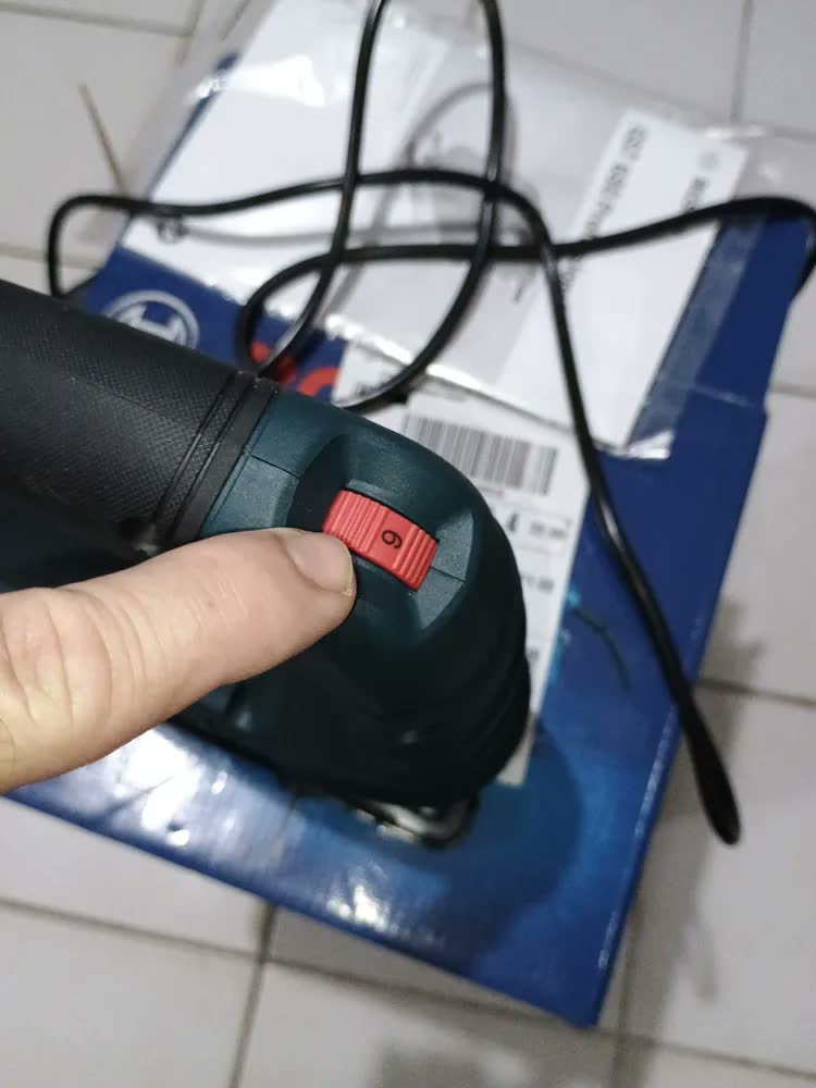 foto de Serra Tico-tico Gst 680 500w + Lâmina E Protetor Bosch