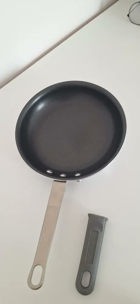 foto de Frigideira Tramontina Professional Antiaderente Starflon 20 cm prateada