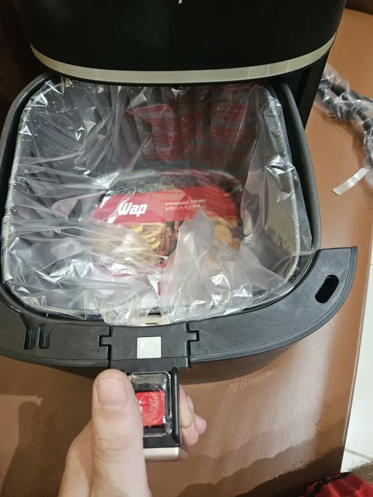 foto de Fritadeira Elétrica Sem Óleo WAP Air Fryer Mega Digital 7,1L 1700W 127V