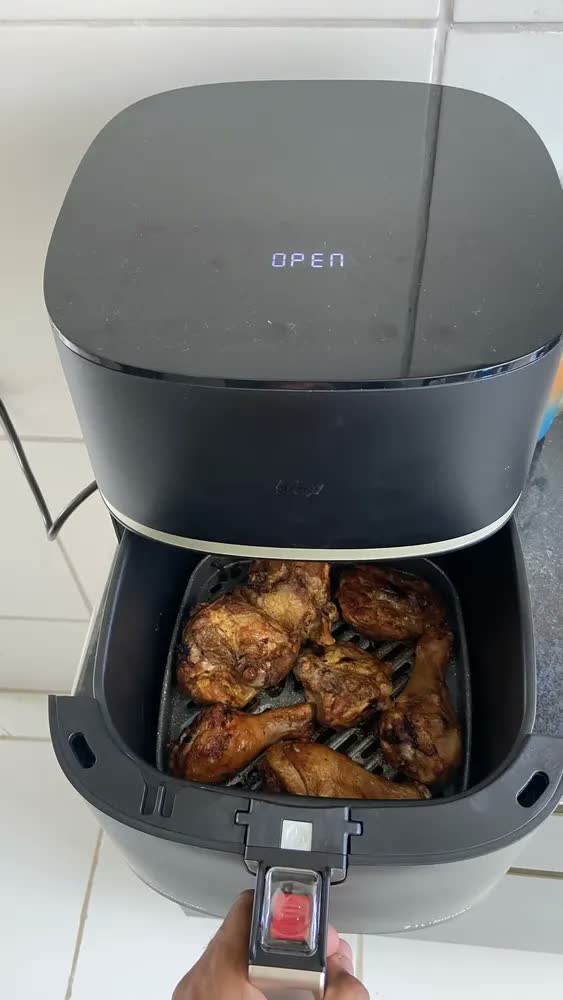 foto de Fritadeira Elétrica Sem Óleo WAP Air Fryer Mega Digital 7,1L 1700W 127V
