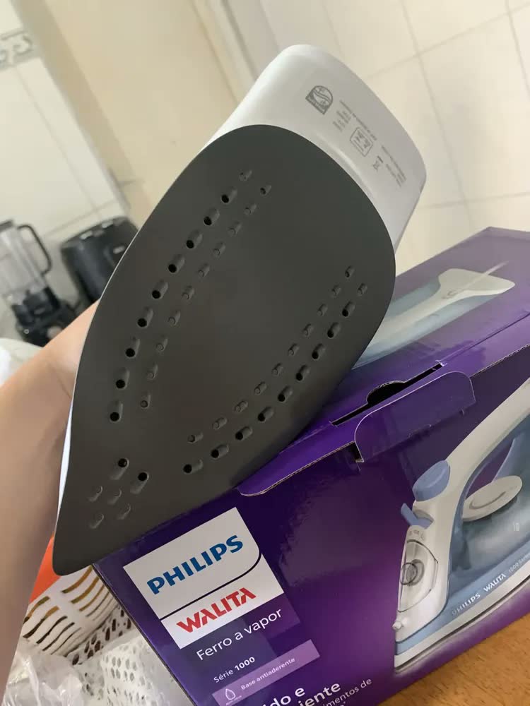 foto de Ferro de Passar a Vapor Philips Walita Dst1050 Série 1000 1700w Azul e Branco