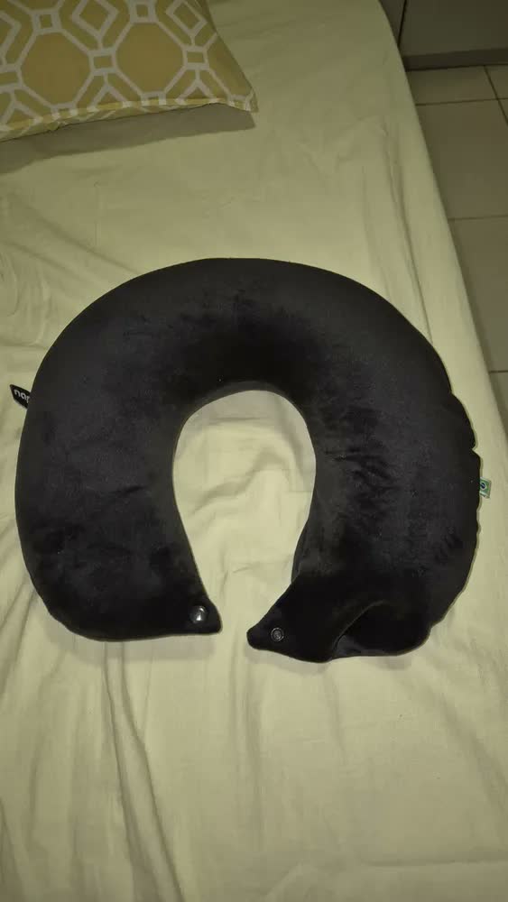 foto de Travesseiro para Viagem NAP Voyage Nasa Plush Preta Viscoelástico Pescoço