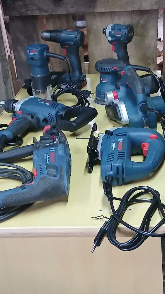 foto de Furadeira de rotação 5/8 Gbm 1600 Re 850w 0-630 rpm cor azul