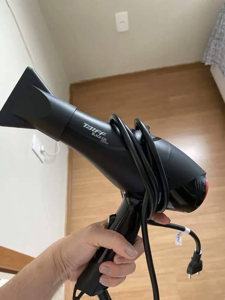 foto de Secador De Cabelo Taiff Black Ion 2000w Seca Rapido volts