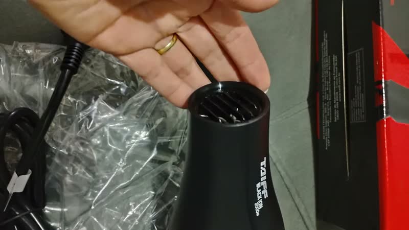 foto de Secador De Cabelo Taiff Black Ion 2000w Seca Rapido volts