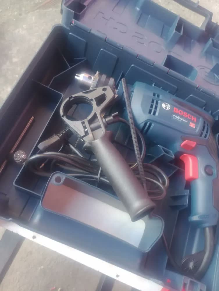 foto de Furadeira De Impacto 750w Gsb 13 Re Em Maleta Bosch Cor Azul