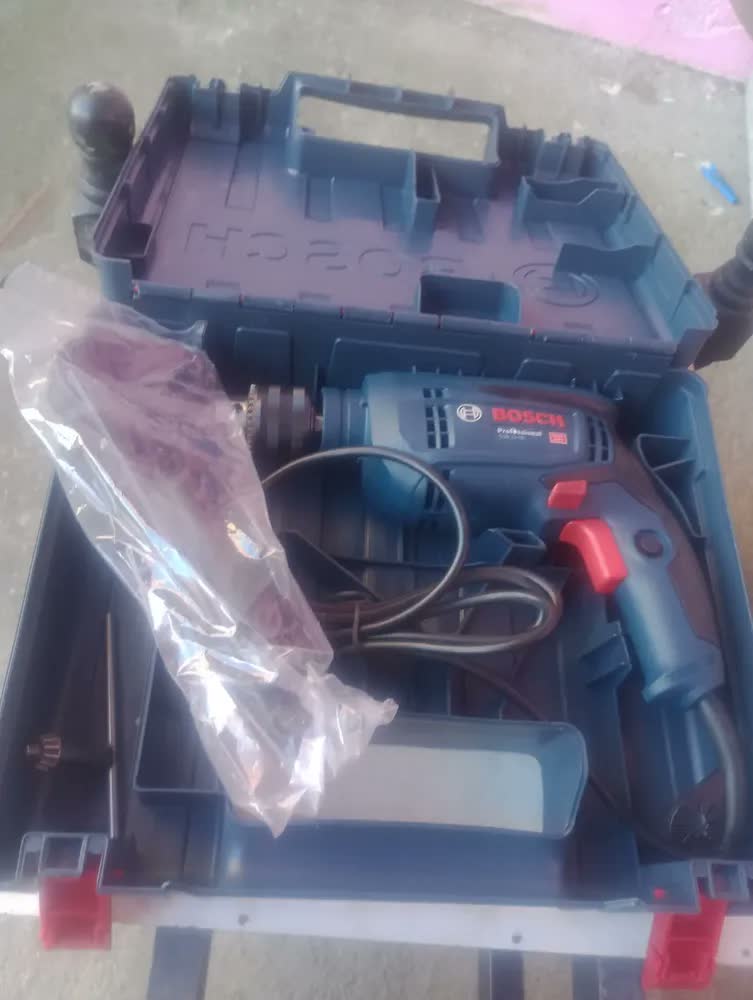 foto de Furadeira De Impacto 750w Gsb 13 Re Em Maleta Bosch Cor Azul