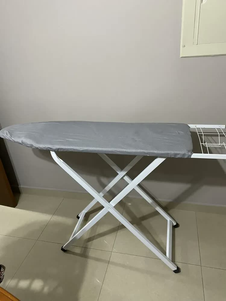 foto de Mesa de Passar Roupa Açomix Suprema Jumbo Dobrável Porta-Ferro