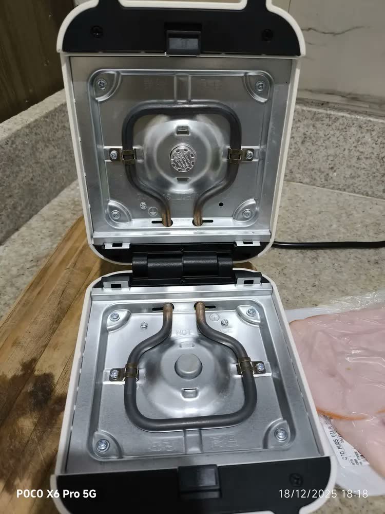 foto de Mini Sanduicheira Elétrica Grill Gaabor Antiaderente 600w Cor Branco