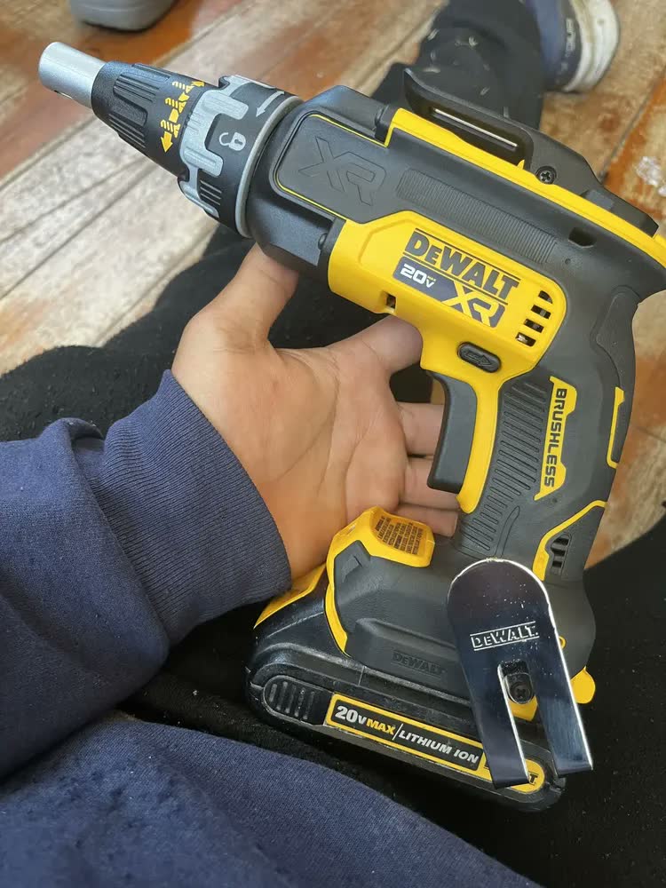 foto de Parafusadeira Drywall Brushless Dewalt Modelo Dcf630b Sem Bateria E Sem Carregador