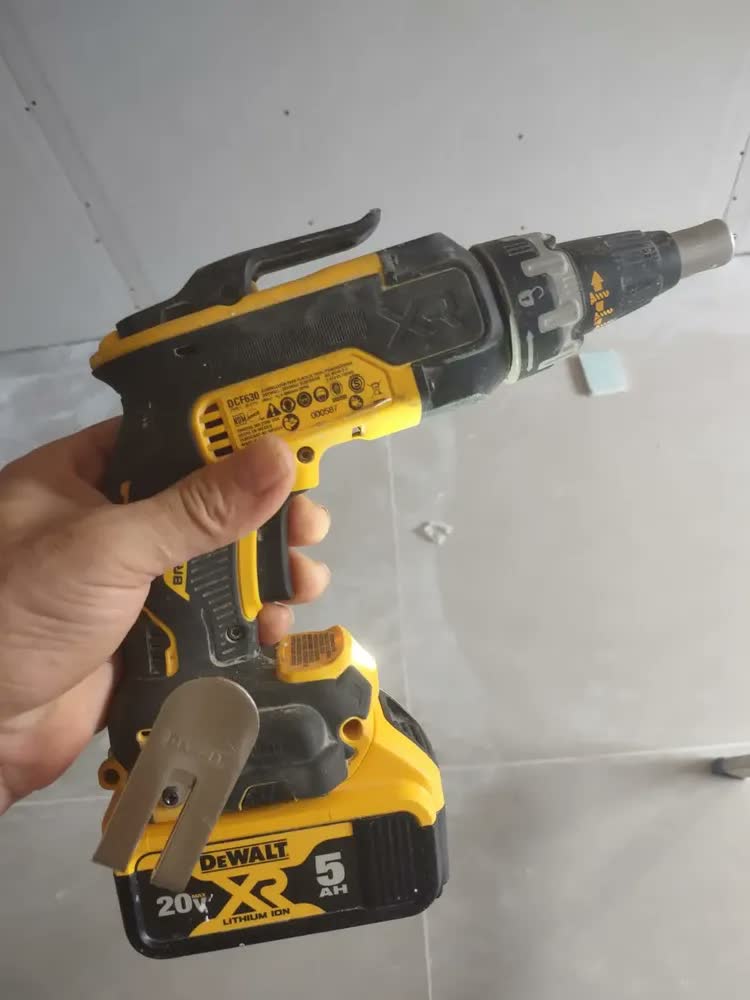 foto de Parafusadeira Drywall Brushless Dewalt Modelo Dcf630b Sem Bateria E Sem Carregador
