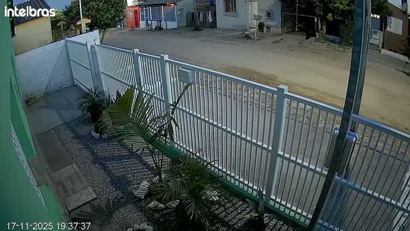 foto de Câmera Inteligente Intelbras iM5SC con Wi-Fi Full HD color Branca