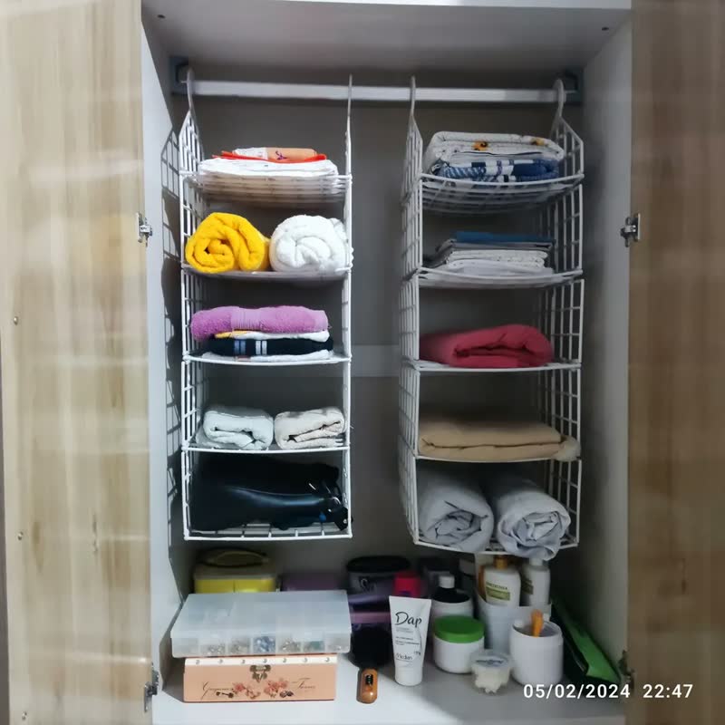 foto de Cesto Suspenso Organizador Prateleira Roupas Multiuso Cor Preto Arqplast