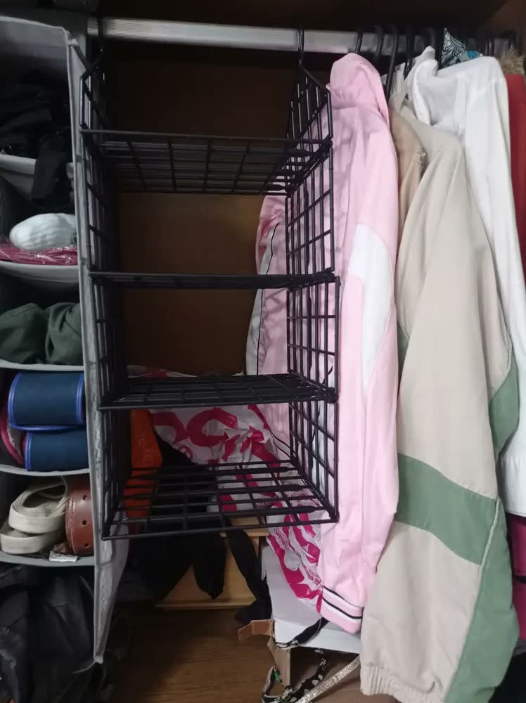 foto de Cesto Suspenso Organizador Prateleira Roupas Multiuso Cor Preto Arqplast