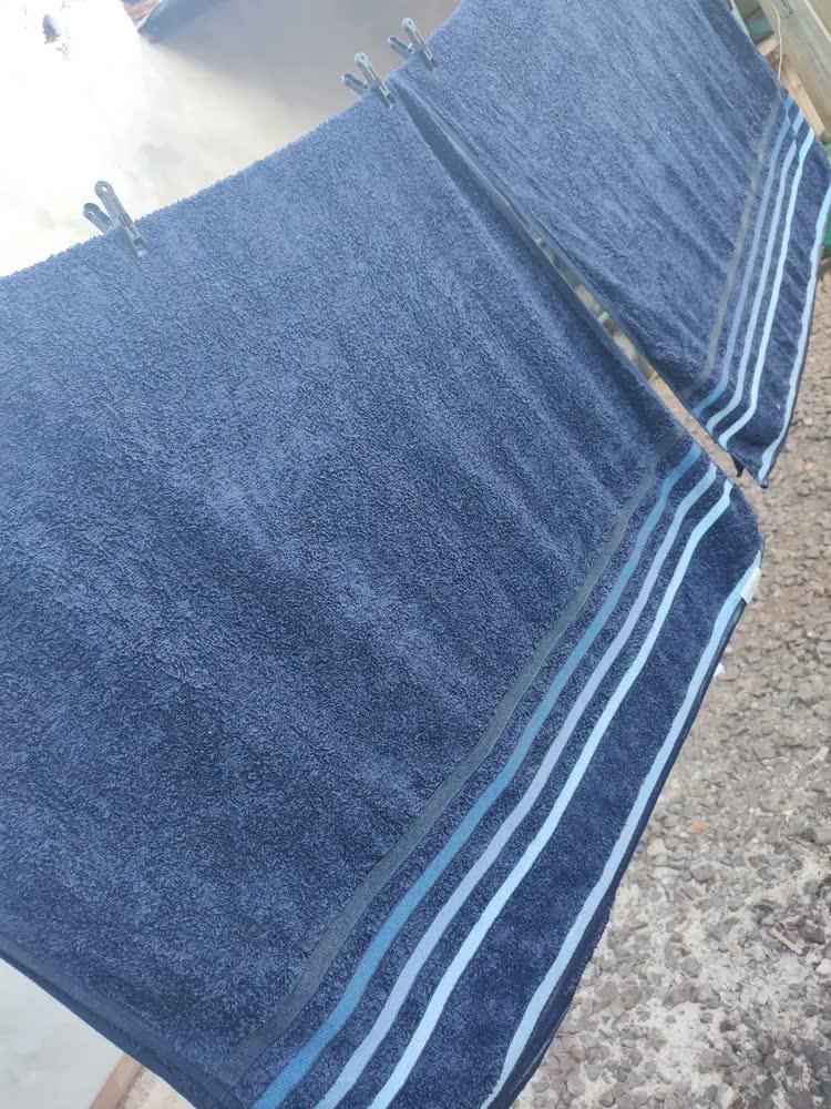 foto de Toalha Banhão Karsten Algodão Fio Penteado 86x150 Cor Preto/Cinza Lumina Banhão