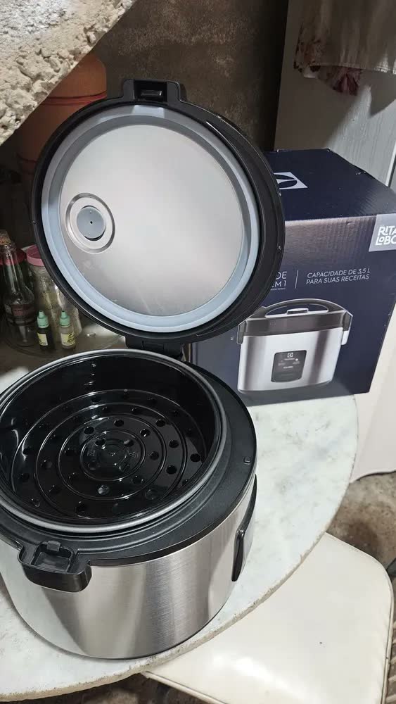 foto de Panela de Arroz Elétrica Electrolux por Rita Lobo 3,5L Inox Efficient 2 em 1 ERC20