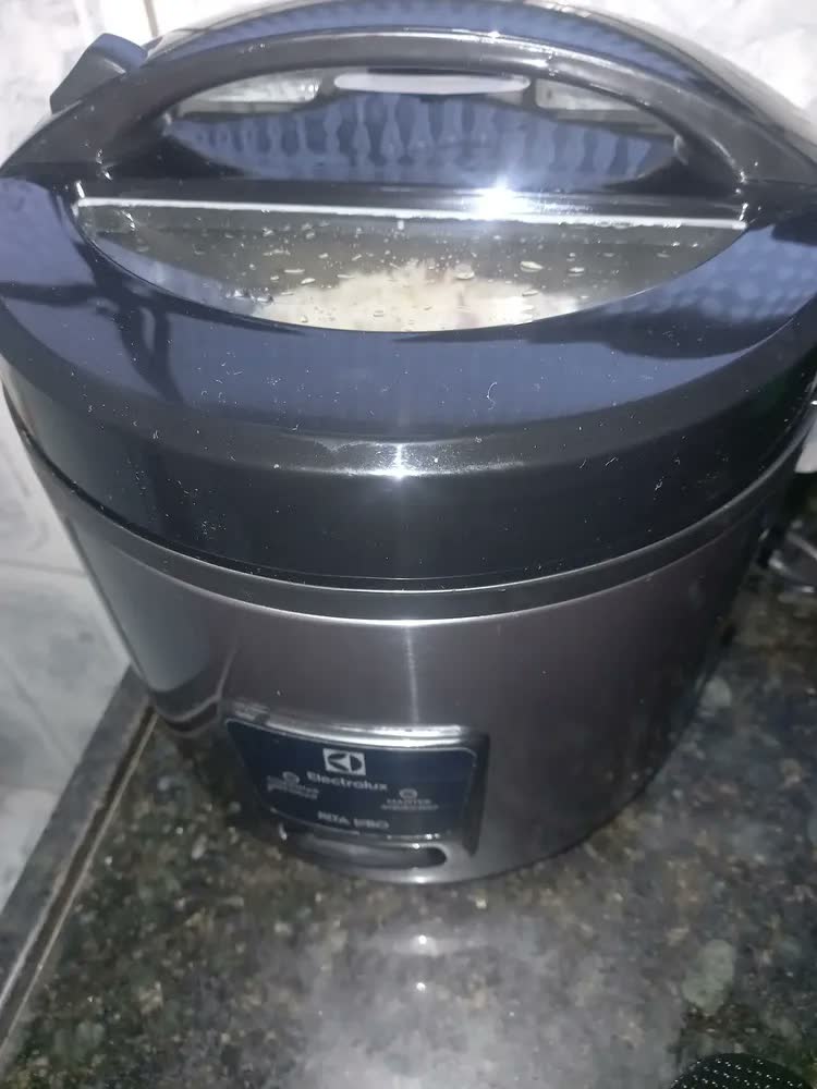 foto de Panela de Arroz Elétrica Electrolux por Rita Lobo 3,5L Inox Efficient 2 em 1 ERC20
