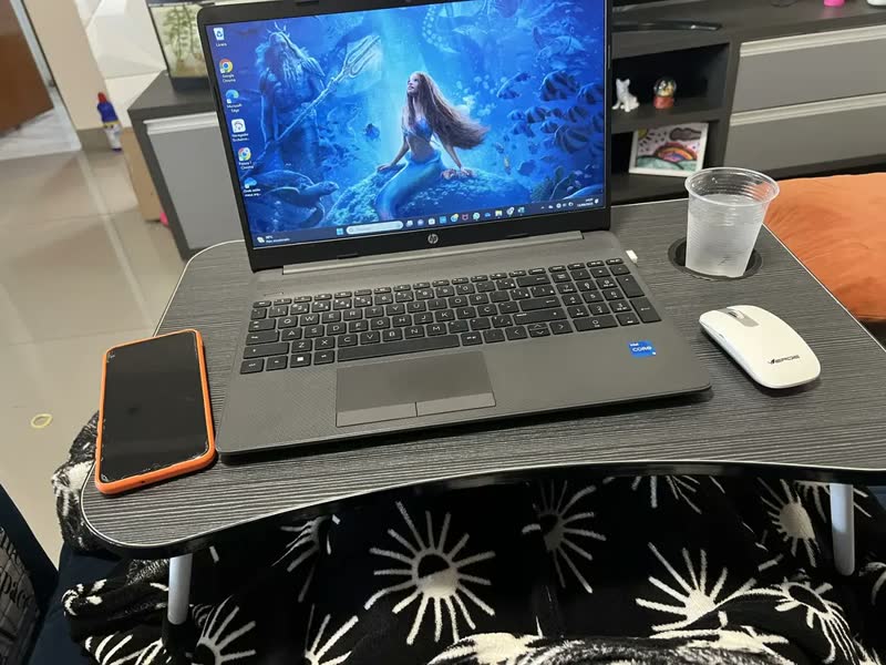 foto de Mesa Dobrável Para Notebook de até 16