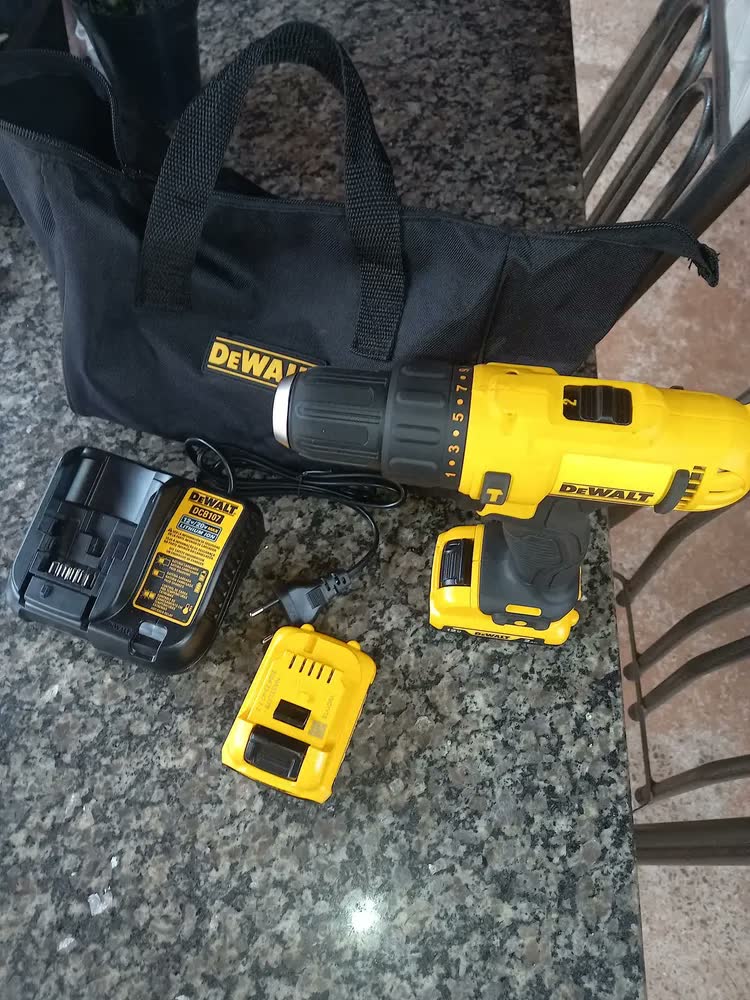 foto de Dewalt Impact Driver Drill 12v DCD716d2 2 baterias Cor Amarelo