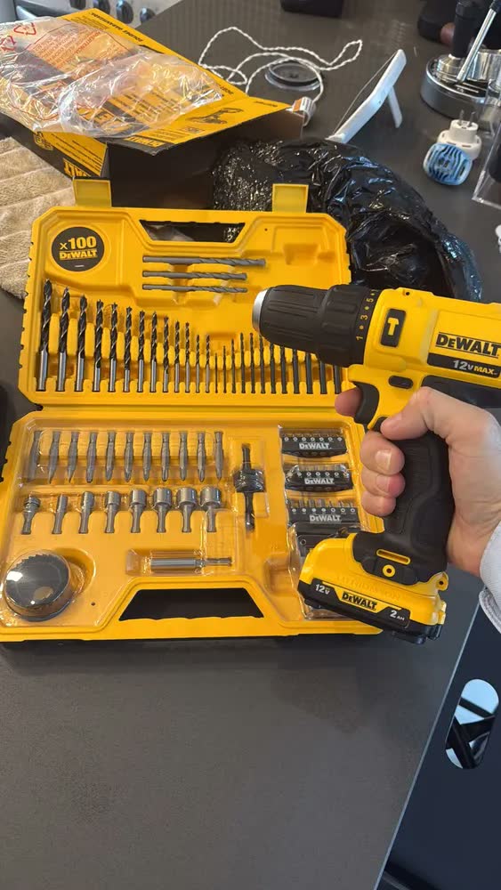 foto de Dewalt Impact Driver Drill 12v DCD716d2 2 baterias Cor Amarelo